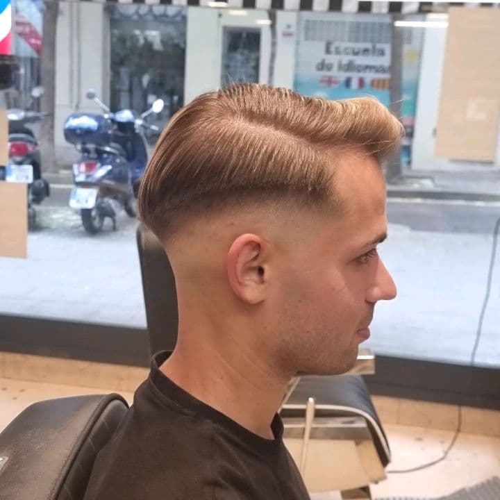 Corte peinado hacia atrás con degradado